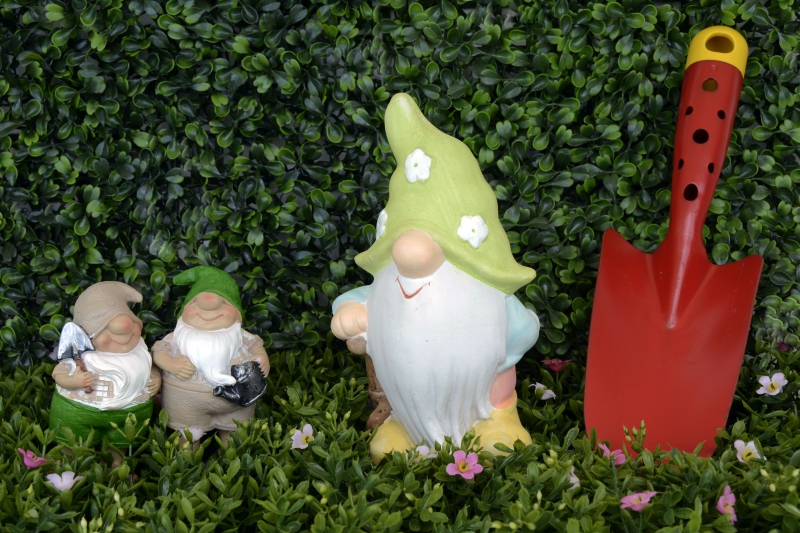 jardinerie-ESCRAGNOLLES-min_garden-gnome-1404358